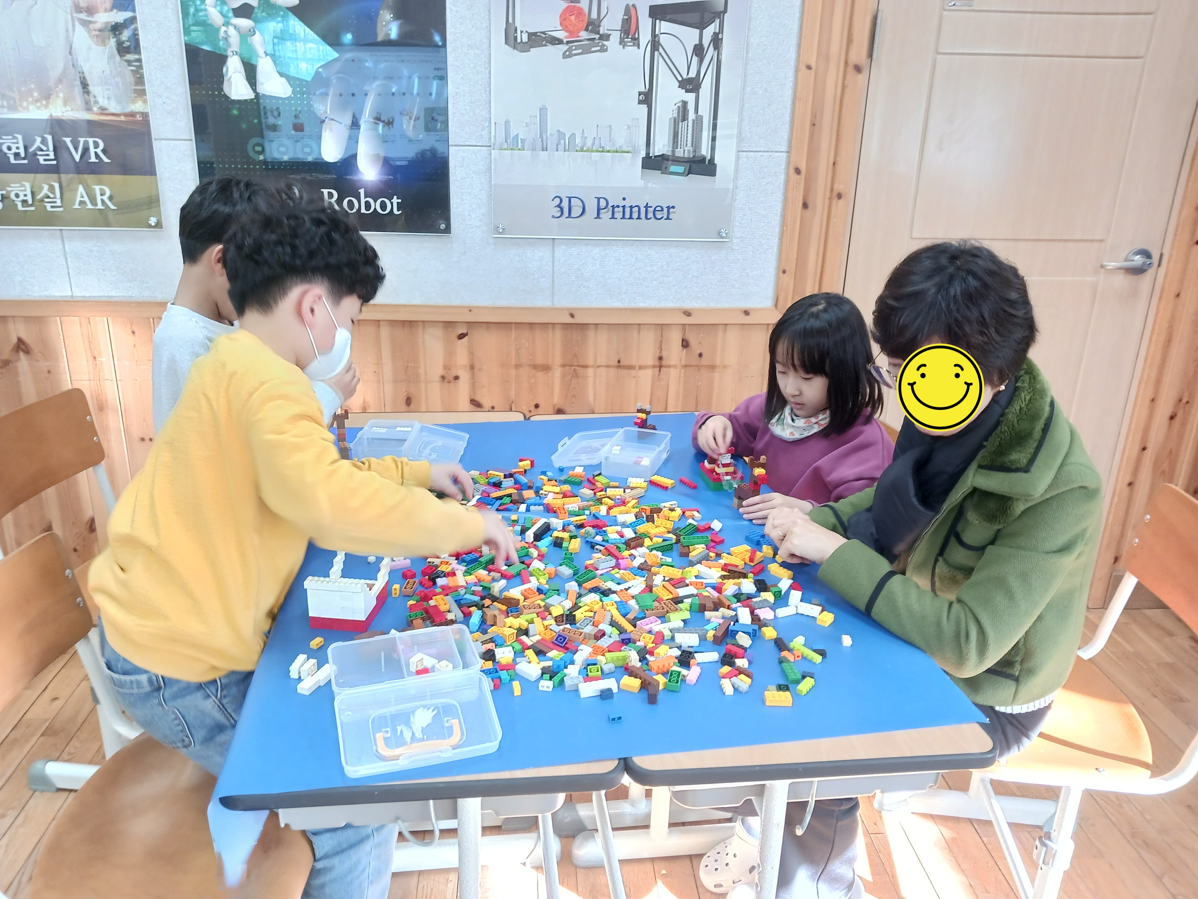 2025. 12월 2학년 창의블록활동사진입니다.